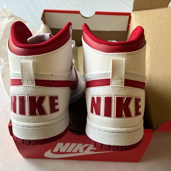 BIG NIKE